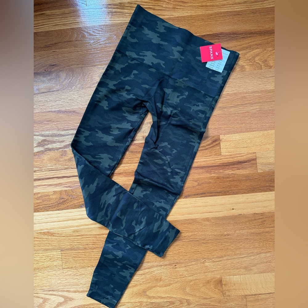 Spanx seamless camouflage leggings. New with tags!